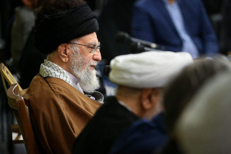 دیدار جمعی از شاعران و اهالی فرهنگ و ادب فارسی