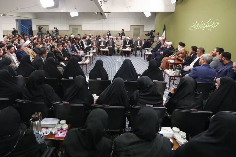 دیدار جمعی از شاعران و اهالی فرهنگ و ادب فارسی