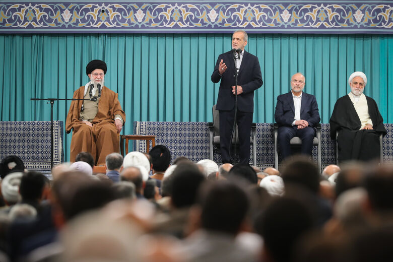 Məsul şəxslər, İslam ölkələrinin səfirləri və müxtəlif təbəqələrdən olan bir qrupun görüşü