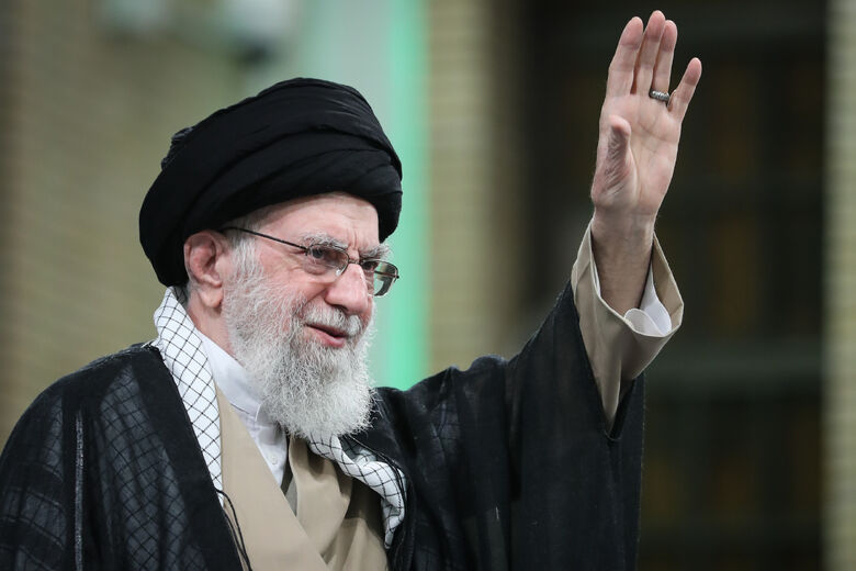 The Leader of the Revolution Meets with Thousands of Workers from Across the Country