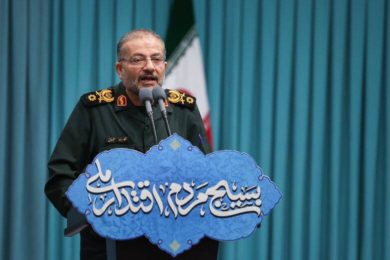 Церемония, посвящённая Дню ополчения с участием тысяч ополченцев в хусейние имама Хомейни