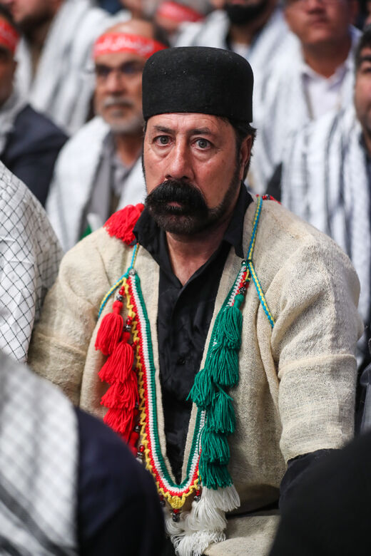 Церемония, посвящённая Дню ополчения с участием тысяч ополченцев в хусейние имама Хомейни