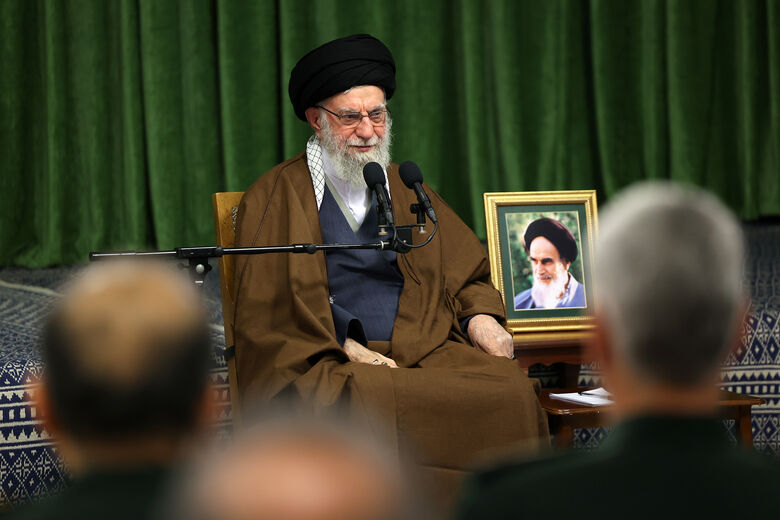 คณะเจ้าหน้าที่ผู้จัดงานการประชุมใหญ่รำลึกถึงบรรดาชะฮีดแห่งจังหวัดอัลโบร์ซ เข้าพบท่านผู้นำสูงสุดการปฏิวัติอิสลาม