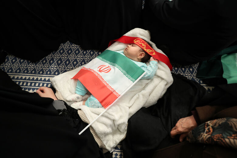 ประชาชนชาวเมืองกุมหลายพันคน เข้าพบท่านผู้นำสูงสุดการปฏิวัติอิสลาม