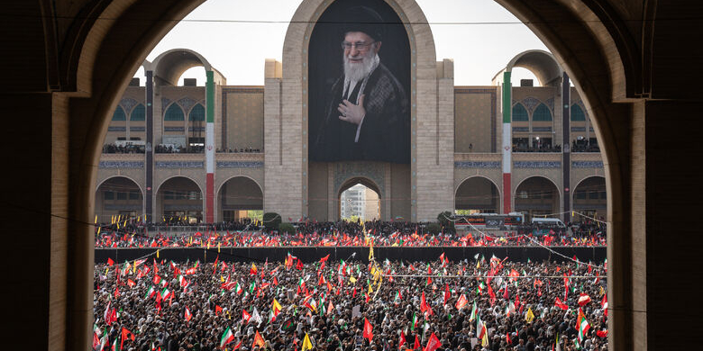 وداع با پیکر مطهر امام شهید امت در مصلای امام خمینی(ره)