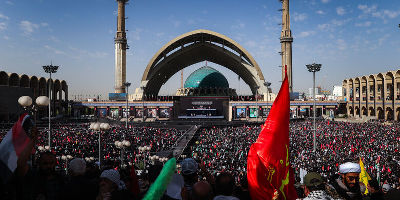 وداع با پیکر مطهر امام شهید امت در مصلای امام خمینی(ره)