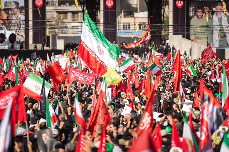 İmam Xomeyni (r.ə) müsəllasında ümmətin şəhid rəhbərinin pak cənazəsi ilə vida