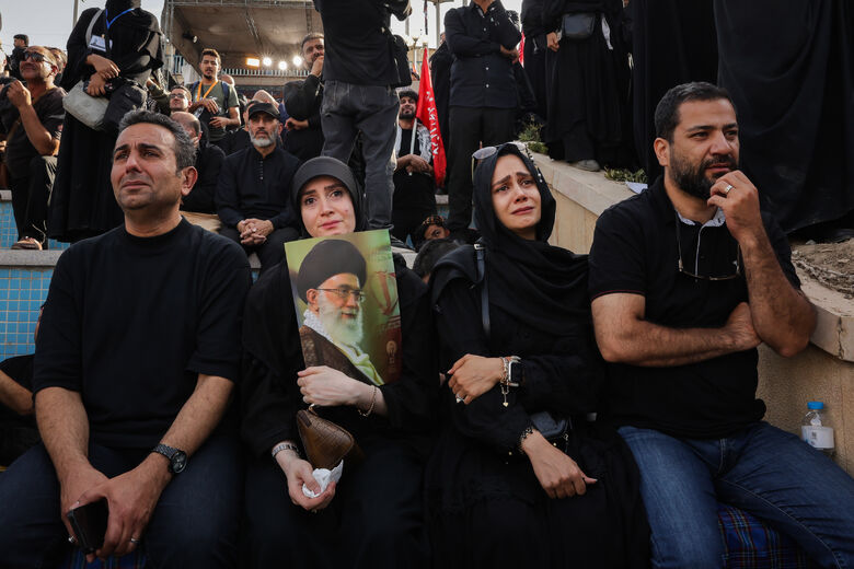 وداع با پیکر مطهر امام شهید امت در مصلای امام خمینی(ره)