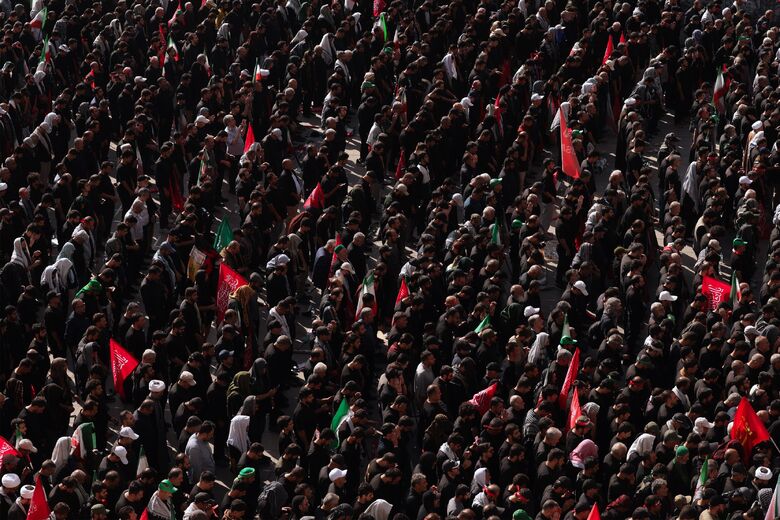اقامه نماز بر پیکر مطهر رهبر شهید انقلاب اسلامی