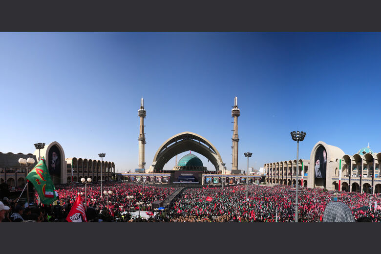اقامه نماز بر پیکر مطهر رهبر شهید انقلاب اسلامی