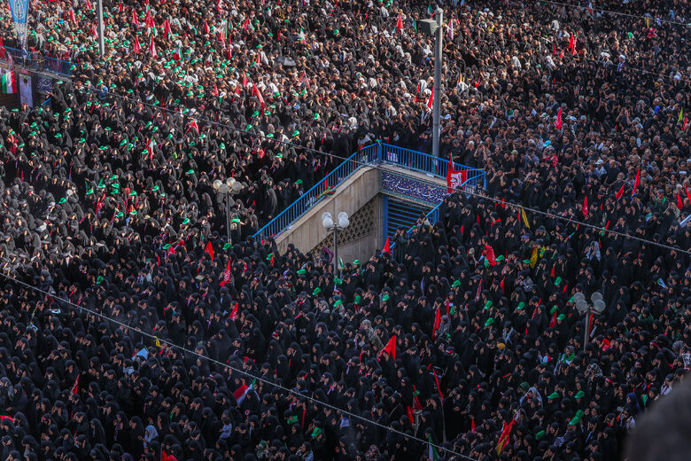 اقامه نماز بر پیکر مطهر رهبر شهید انقلاب اسلامی