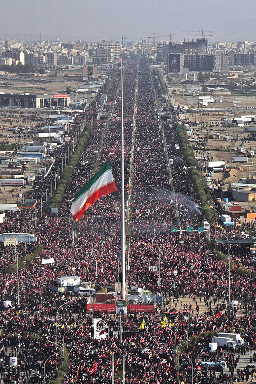 Cortège funèbre la dépouille pure du Guide martyr de la Révolution à Qom