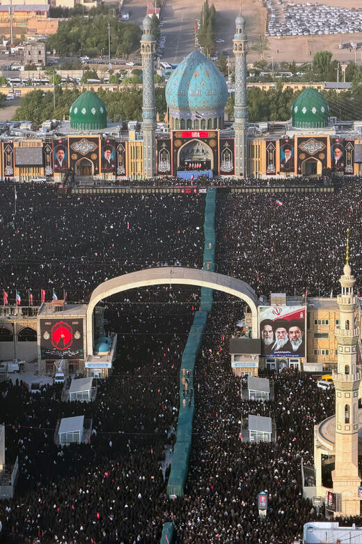 Cortège funèbre la dépouille pure du Guide martyr de la Révolution à Qom