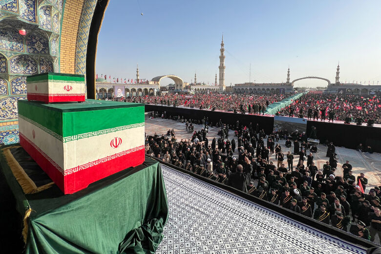 Cortège funèbre la dépouille pure du Guide martyr de la Révolution à Qom