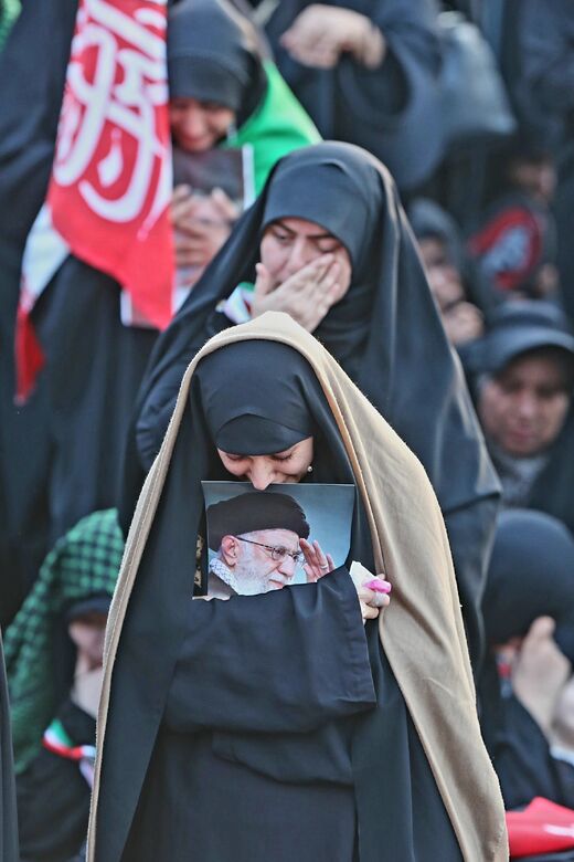 Cortège funèbre la dépouille pure du Guide martyr de la Révolution à Qom