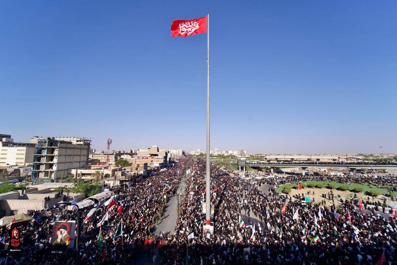Cortège funèbre et prière mortuaire pour le Guide martyr de la Révolution islamique à Nadjaf, en Irak