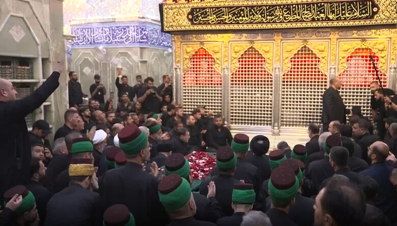 La procession historique du Guide martyr de la Révolution à Karbala