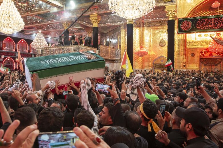 La procession historique du Guide martyr de la Révolution à Karbala