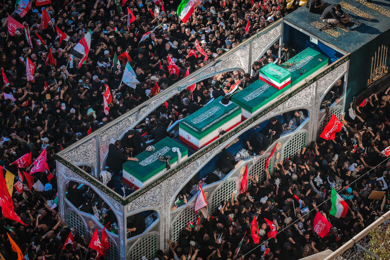 تشییع پیکر مطهر قائد شهید انقلاب اسلامی در مشهد مقدس