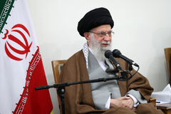 İslam İnkılabı Rehberi'nin, 4 bin ruhani şehidi anma kongre merkezi üyelerini kabul ettiği görüşmedeki beyanatı İslam İnkılabı Rehberi'nin, 4 bin ruhani şehidi anma kongre merkezi üyelerini kabul ettiği görüşmedeki beyanatı