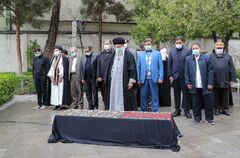اقامه نماز بر پیکر دکتر حسن غفوری فرد اقامه نماز بر پیکر دکتر حسن غفوری فرد