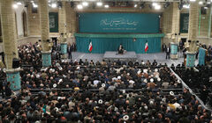 Rencontre avec des milliers d’habitants de la ville de Tabriz à l’occasion de l’anniversaire du soulèvement du 29 Bahman 1356 (18 février 1978) Rencontre avec des milliers d’habitants de la ville de Tabriz à l’occasion de l’anniversaire du soulèvement du 29 Bahman 1356 (18 février 1978)