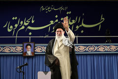 İslam İnqilabının Ali Rəhbəri minlərlə tələbə ilə görüşdü İslam İnqilabının Ali Rəhbəri minlərlə tələbə ilə görüşdü
