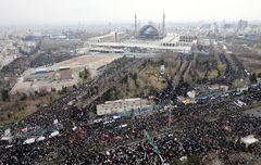 قائد الثورة الإسلامية المعظم في خطبة صلاة الجمعة في طهران قائد الثورة الإسلامية المعظم في خطبة صلاة الجمعة في طهران