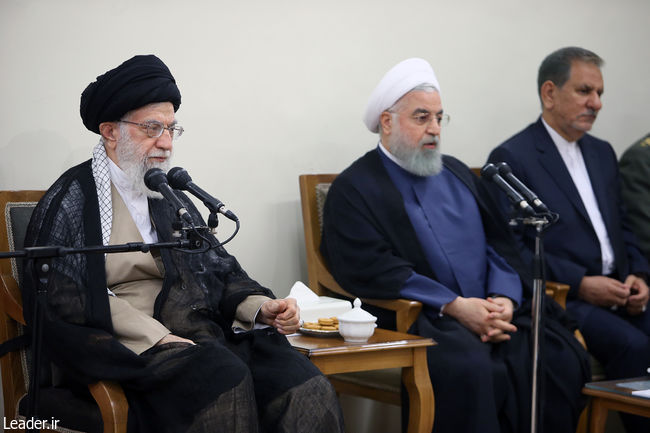 قائد الثورة الإسلامية المعظم يستقبل رئيس الجمهورية وأعضاء الحكومة