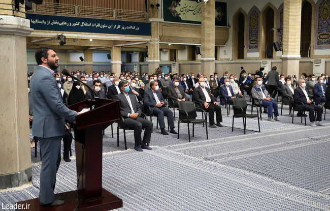 The Supreme Leader of the Islamic Revolution in a group meeting of workers