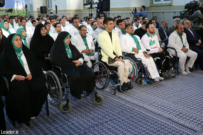 Cakarta paralimpik yarışlarında madalya kazanan sporcuların İslam inkılabı Rehberi tarafından kabulü