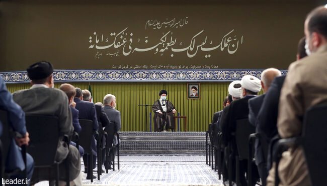 İslam İnkılabı Rehberi'nin İslami Şura Meclisi Başkanı ve milletvekillerini kabul etmesi