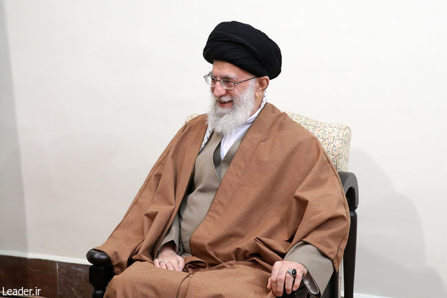 Ayatollah Khamenei meets the Iraqi president and his entourage