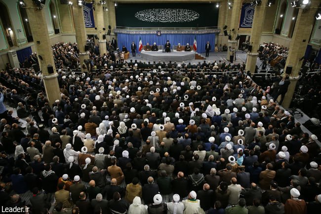 Ayatollah Khamenei meets with participants in Intl. Unity Conference