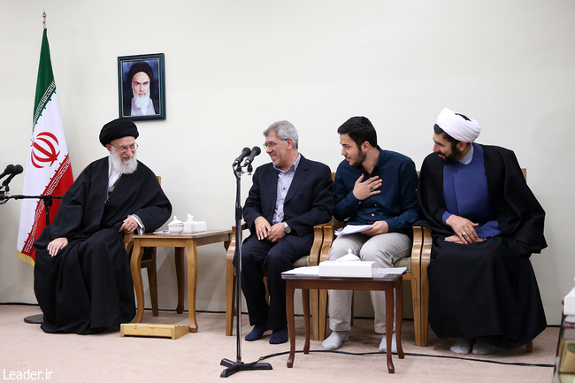 رہبر انقلاب اسلامی سے شریف انڈسٹریل یونیورسٹی کے ممتاز اور تمغے حاصل کرنے والے طالبعلموں کی ملاقات