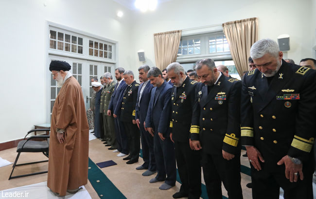 Ayatollah Khamenei receives a group of Iran’s Navy commanders