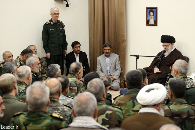 İslam İnkılabı Lideri'nin İran Silahlı Kuvvetleri komutanlarını kabul etmesi