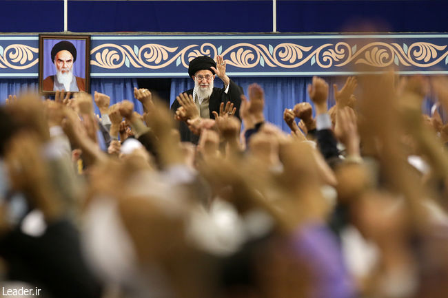 The Leader receives thousands of people from Qum