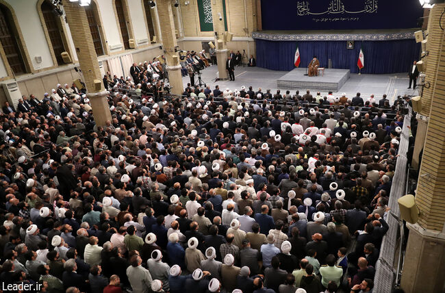 The Leader in a Session with Hajj Officials and Pilgrims