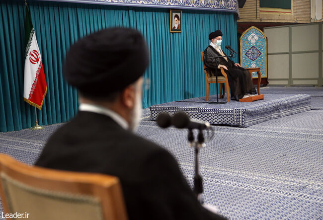 İslam İnkılabı Rehberi'nin cumhurbaşkanı ve bakanlar kurulu üyelerini kabul etmesi