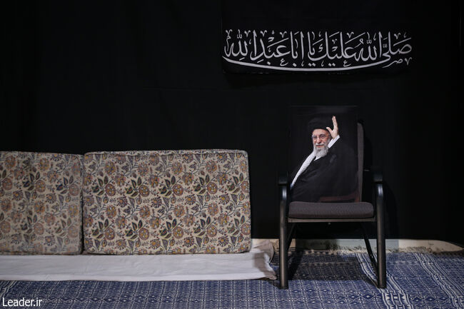 اولین شب مراسم عزاداری ماه محرم در جوار محل عروج ملکوتی قائد شهید انقلاب