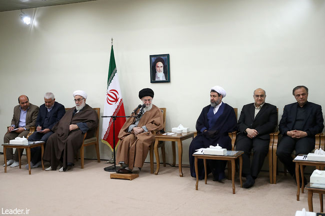 صوبہ کرمان کے ادارہ یادگار شہیدان کے منتظمین سے رہبر انقلاب اسلامی کی ملاقات
