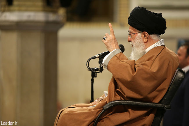 قائد الثورة الإسلامية المعظم يستقبل حرّاس الثورة وأسرهم