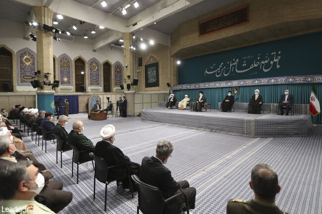 The Leader of the Islamic Revolution in a meeting with the people, officials and guests of the Islamic Unity Conference