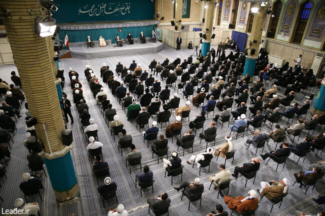 İslam İnkılabı Rehberi'nin düzenin yetkilileri ve Vahdet Konferansı konuklarını kabul etmesi