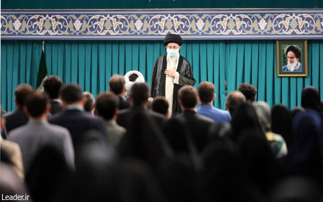 قائد الثورة الاسلامية المعظم يستقبل النخب الجامعية الشابة والمواهب العلمية المميزة