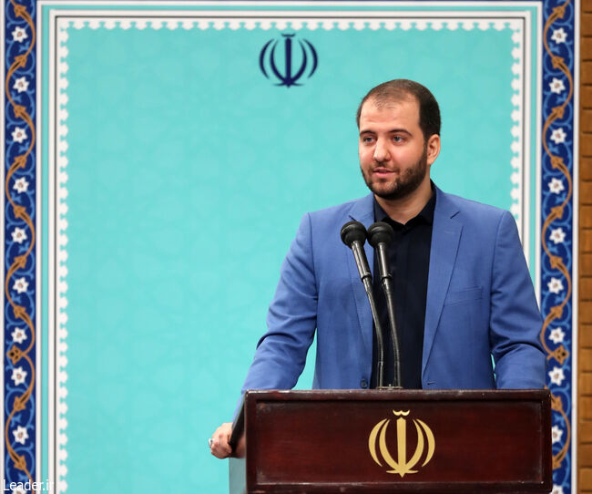 قائد الثورة الاسلامية المعظم يستقبل النخب الجامعية الشابة والمواهب العلمية المميزة