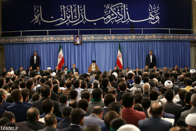 قائد الثورة الإسلامية المعظم يحضر مراسم الأنس بالقرآن الكريم