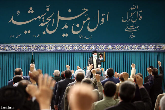 The Leader of the Islamic Revolution in a meeting with the organizers of Qom Martyrs Congress