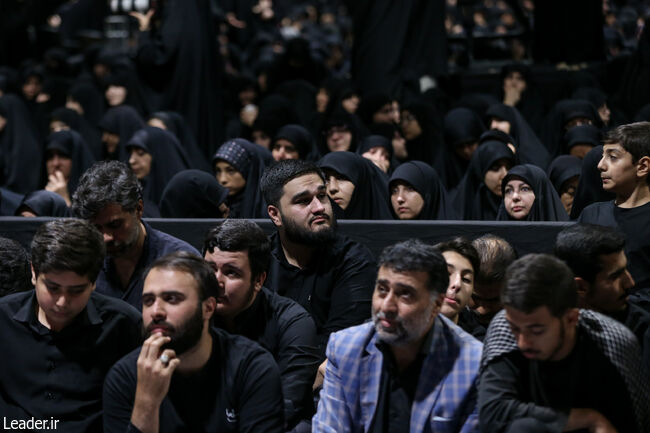 اولین شب مراسم عزاداری ماه محرم در جوار محل عروج ملکوتی قائد شهید انقلاب